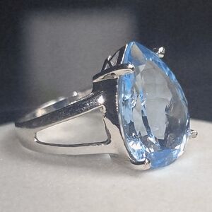 Elegant Silver and Blue Gemstone Ring